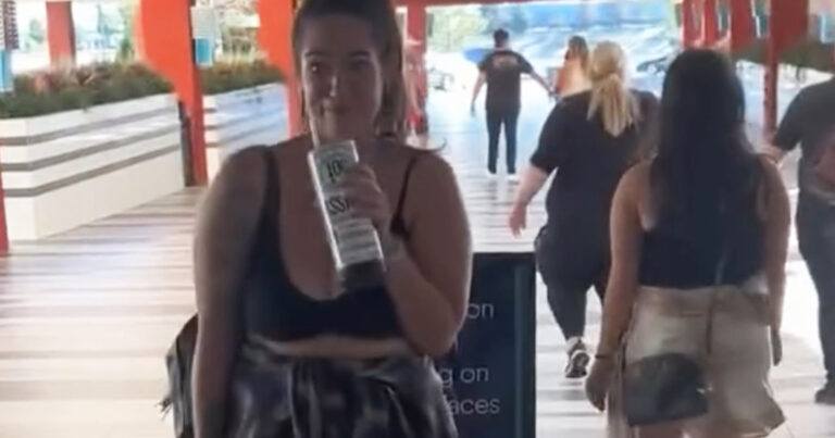 Dame loopt achteruit, maar ontdekt dat dat géén goed idee is… (video)