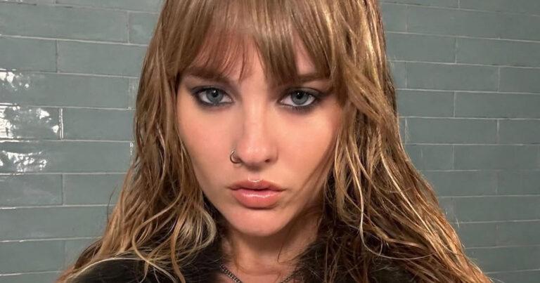 Måneskin-bassiste poseert poedelnaakt in douche: “Waarom altijd in je blootje?!” (foto)