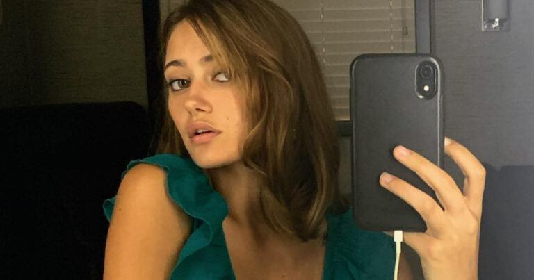 Beroemde actrice geniet in zomerse festivaloutfit: “Wat zie je er goed uit!” (foto)