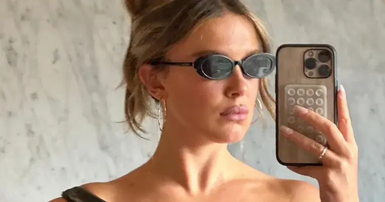 Beroemde actrice geniet in bikini van de zon: “Wat is ze toch mooi!” (foto’s)