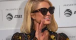 Paris Hilton verbaast fans met wel zeer opvallende outfit: “Een waar icoon!” (foto’s)