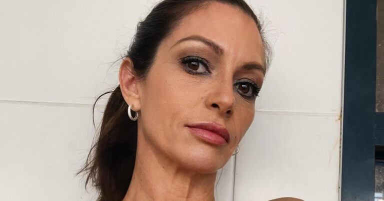 Ziekenhuismedewerkster onder vuur door pikante foto bij mortuarium: “Je leeft maar één keer”