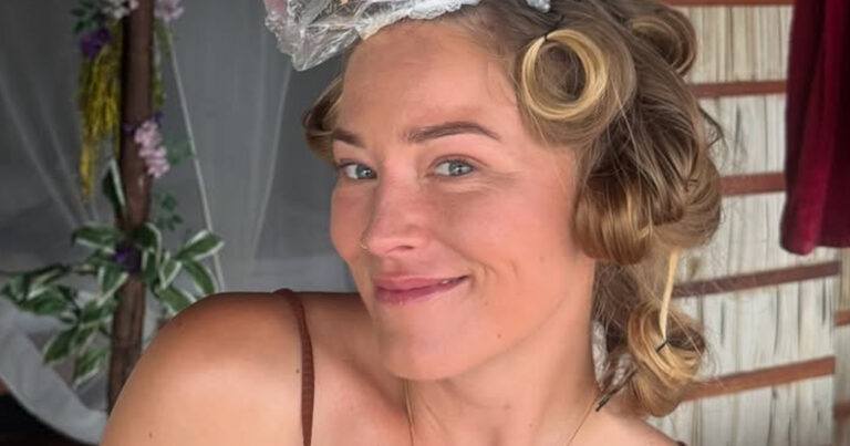 ‘Big Brother’-presentatrice Geraldine Kemper poseert poedelnaakt in zwembad: “Prachtvrouw!” (foto)