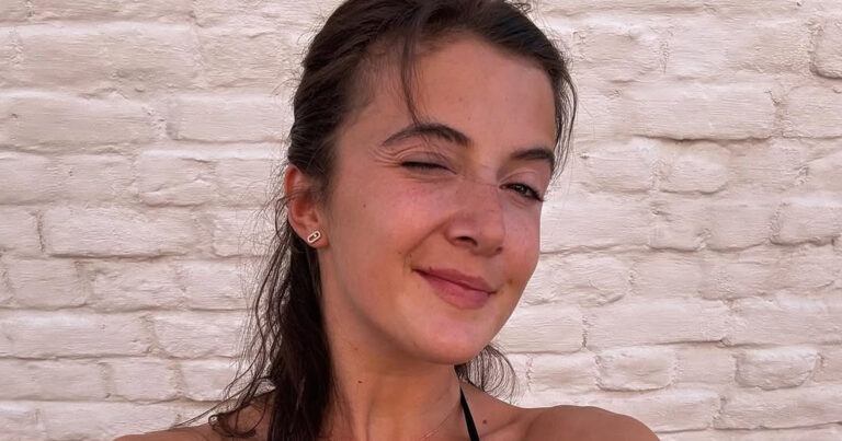Jamie-Lee Six geniet in bikini van de zon: “Knapperd!” (foto’s)