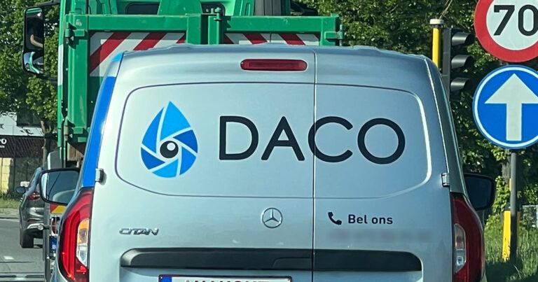 Is dit de grappigste gepersonaliseerde nummerplaat op onze wegen?: “Dit kan alleen in België gebeuren” (foto)