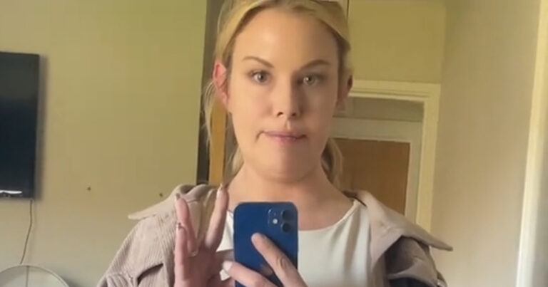 Vrouw komt thuis van school en ontdekt GÊNANT detail aan outfit: “Ik kan wel huilen!” (video)