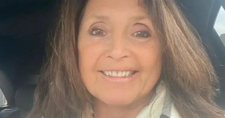 Wendy Van Wanten viert de liefde met zwembadfoto: “Proficiat!”
