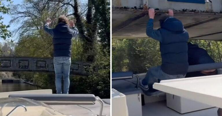 Man wil tijdens boottocht aan brug hangen, maar eindigt in het water (video)