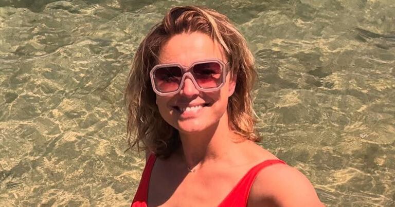 Evi Hanssen straalt in bikini: “Onveranderlijk knap!” (foto’s)