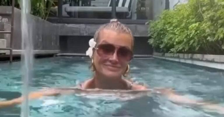 Véronique De Kock geniet in badpak van zwembad: “Prachtvrouw!” (video)