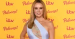 ‘BGT’-jurylid Amanda Holden straalt in opvallende jurk: “Wauw!” (foto’s)