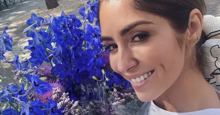 ‘Thuis’-actrice Kim Van Oncen imponeert met speels vakantieplaatje: “Wat een vrouw!” (foto)