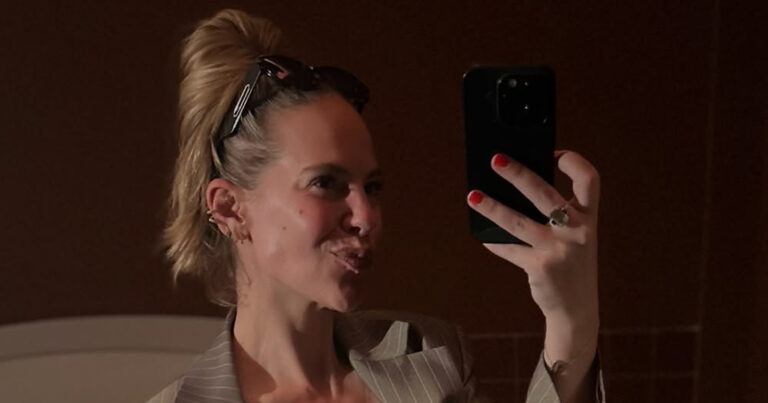 Eline De Munck showt vol trots haar buikje: “Mooi zwanger!” (foto)