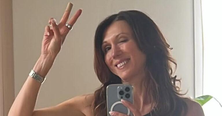 Sandra Bekkari doet monden openvallen in bikini: “Eeuwige schoonheid!” (foto)