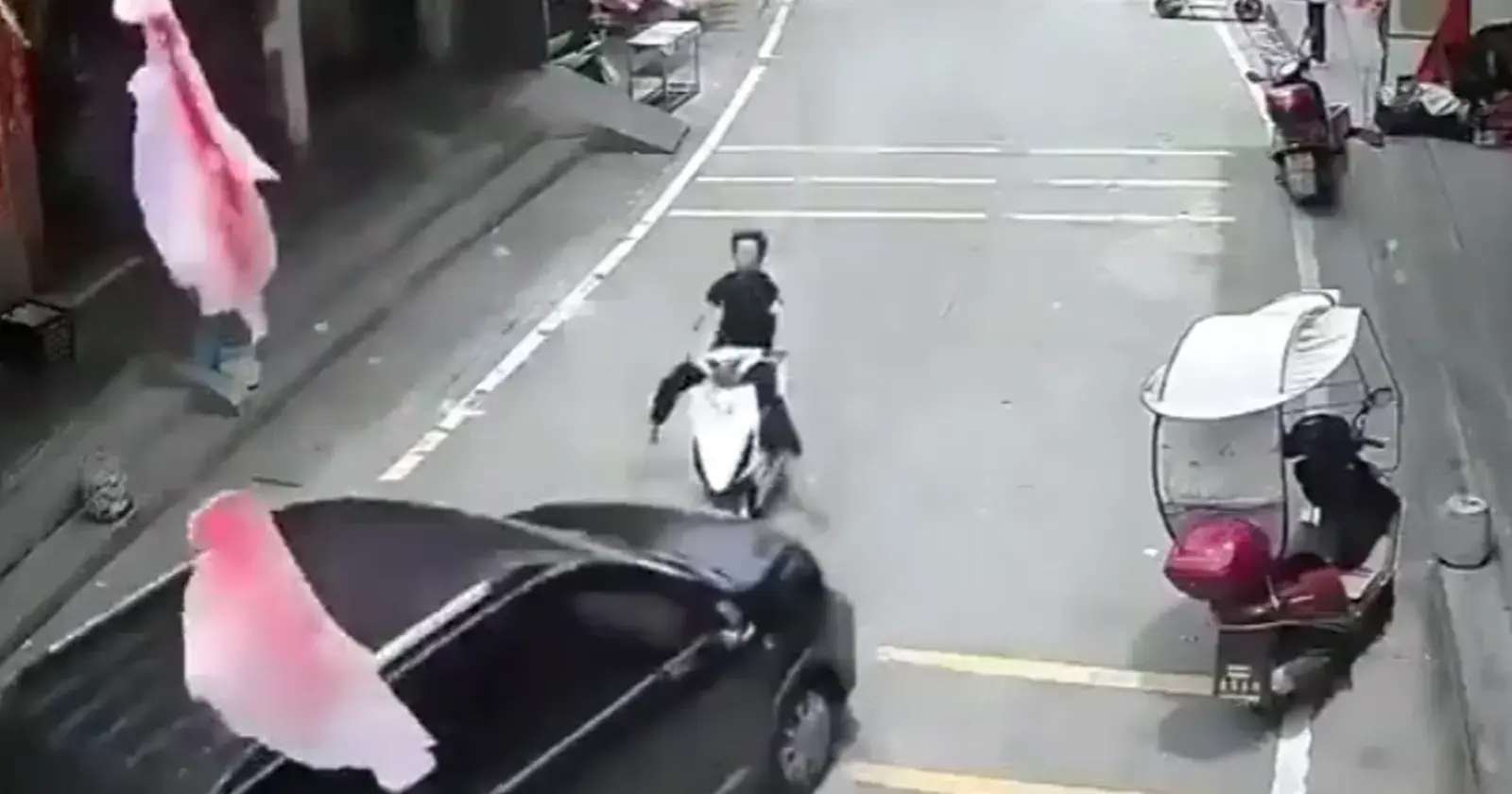 Man Op Scooter Wil Even Tonen Wat Hij Kan Maar Dan Auch Fails Zita