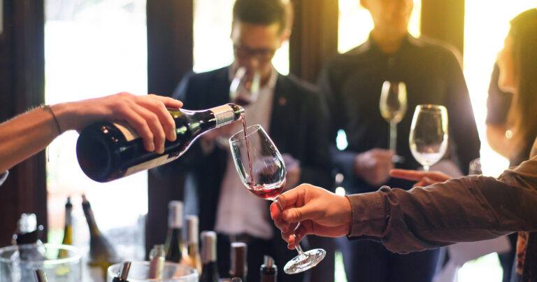 5 dingen die je leert van wijn drinken met je vrienden