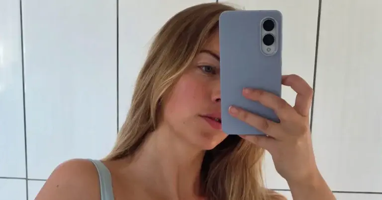Bab Buelens pakt uit met lading bikinifoto’s: “Knap!”