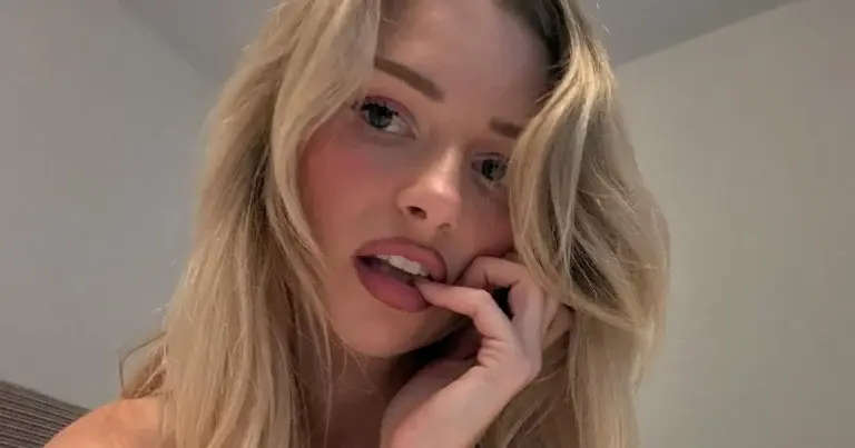 Zus van Kate Moss verbaast fans met rode jurk: “Zo mooi!” (foto’s)