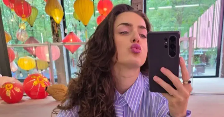Olga Leyers oogst lof met zomerse outfit: “Knap!” (foto)