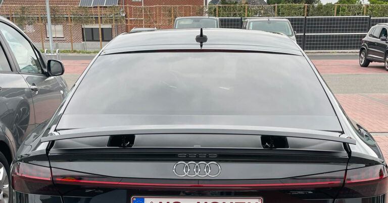 Peperdure Audi met gepersonaliseerde nummerplaat zorgt voor hilariteit (foto)