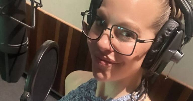 Zwangere Eline De Munck showt haar bolle buik (foto)
