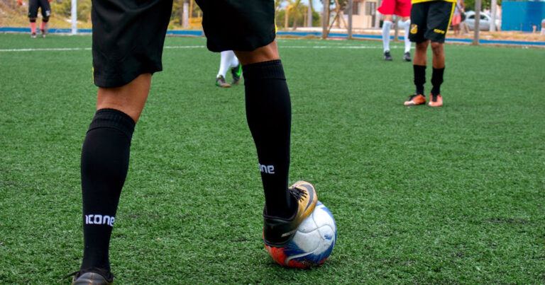 Liefde onder druk: hoe relatieproblemen jonge voetballers uit balans brengen