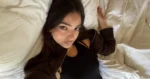 Emily Ratajkowski pakt uit met sensuele lingerie: “Godin!” (foto’s)