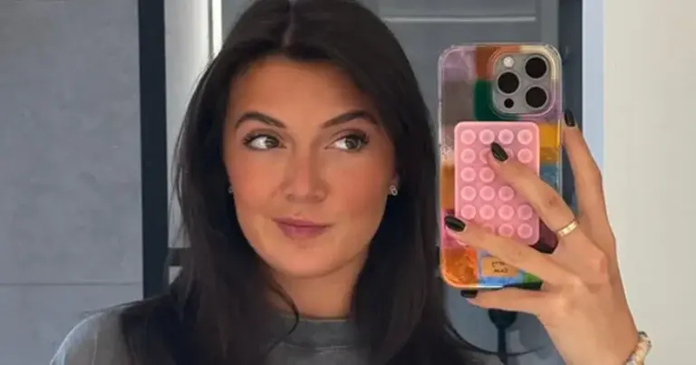 Jamie-Lee Six geniet in badpak van het uitzicht: “Mooie foto’s!”