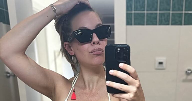 Eline De Munck poseert in bikini: “Je bent ontzettend mooi zwanger!” (foto’s)