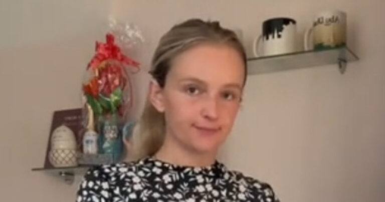 Schooljuf scheef bekeken wegens outfit: “Zo kom je toch niet buiten?!” (video)