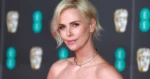 Charlize Theron imponeert met gewaagde outfit: “De knapste vrouw ter wereld!” (foto’s)