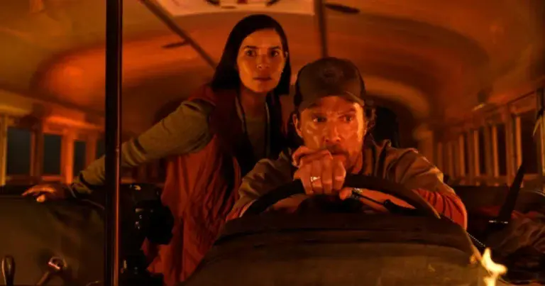 ‘The Lost Bus’: Matthew McConaughey en America Ferrera in een meeslepend, waargebeurd drama (trailer)