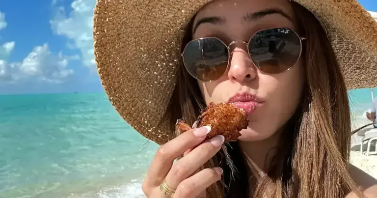 ‘Knapste weervrouw ter wereld’ poseert in mooie lingerie: “Schoonheid!” (foto’s)