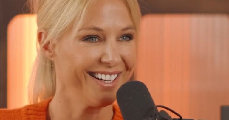 Annelien Coorevits onthult hilarische droom over jeugdidool: “Euforisch wakker geworden” (video)