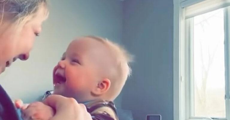 Aanstekelijke lach van baby gaat viraal: “Het mooiste geluid ter wereld” (video)