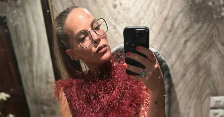 Eline De Munck geniet in handdoek van haar koffie: “Klassevrouw!” (foto/video)