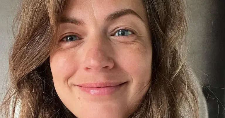 Frances Lefebure poseert in trouwkleed: “De mooiste!” (foto’s)