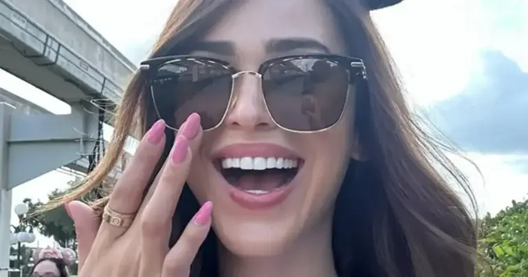 ‘Knapste weervrouw ter wereld’ verbaast volgers met lingeriefoto’s: “Zo sensueel!”