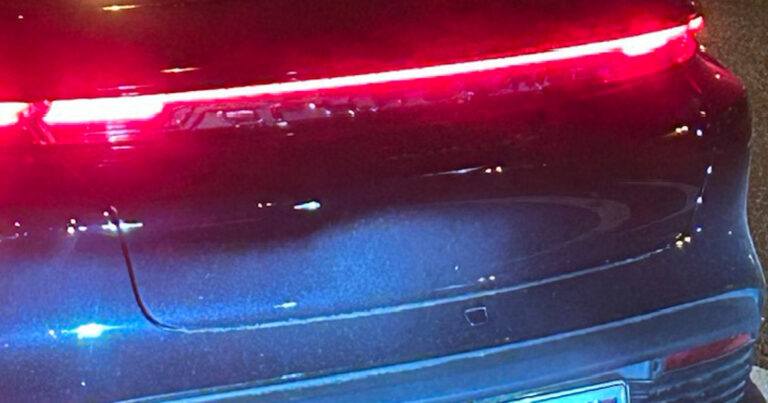 Gepersonaliseerde nummerplaat van Porsche mikpunt van spot: “1.000 euro in de vuilbak!” (foto)