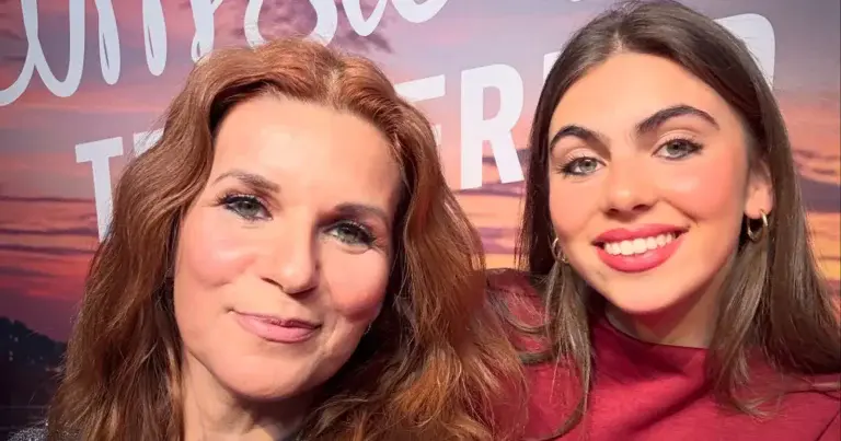 Katja Retsin poseert met dochter Manou en oogst lof: “Heel mooi!” (foto’s)