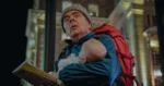 ‘Man vs. Baby’ op Netflix: een komische miniserie met Rowan Atkinson tegen een kerstdecor
