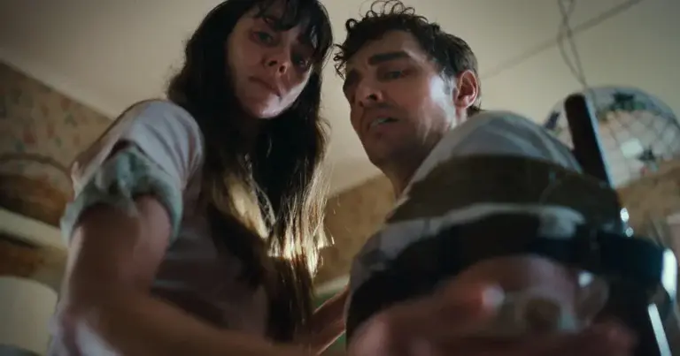 ‘Together’ op Prime Video: Het verhaal van een koppel dat nét iets te veel samensmelt (trailer)