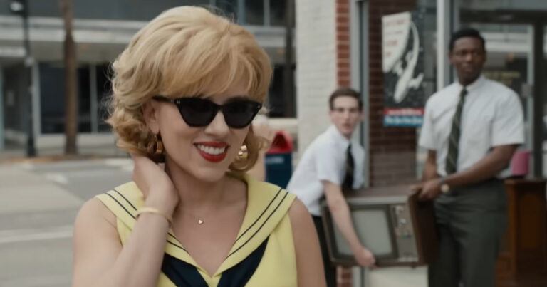 ‘Fly Me to the Moon’: een speelse retrotrip tussen romantiek, politiek en ruimtevaart