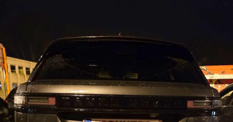 Gepersonaliseerde nummerplaat verklapt meteen van welke bekende Vlaming deze auto is (foto)
