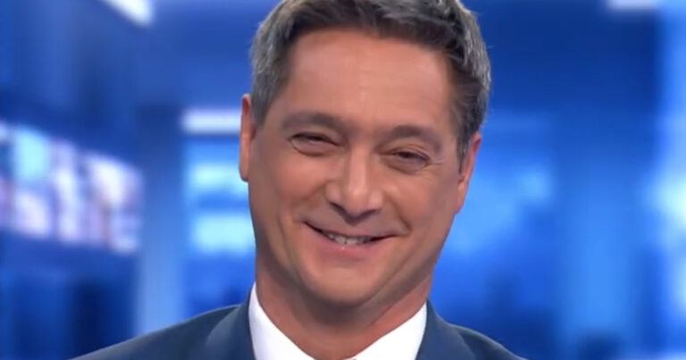 VTM-nieuwsanker Stef Wauters maakt blundertje tijdens live-uitzending (video)