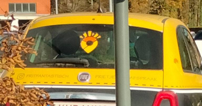 Fiat gaat viraal door geestige gepersonaliseerde nummerplaat: “Zalig!” (foto)
