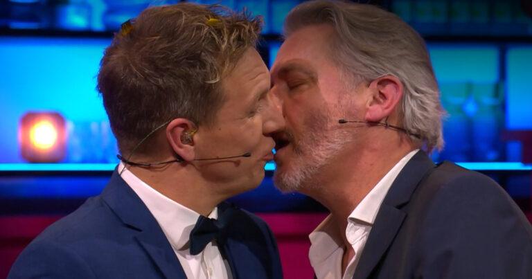 Kürt Rogiers kust James Cooke vol op de mond: “Dit had ik niet zien aankomen!” (video)