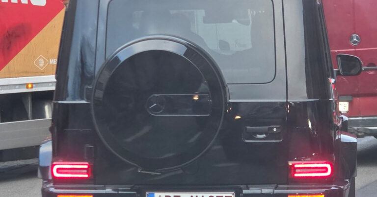 Gepersonaliseerde nummerplaat draagt mooie boodschap voor 2026 (foto)