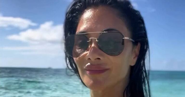 Nicole Scherzinger geniet in bikini van vakantie: “Wat een schoonheid!” (foto’s)