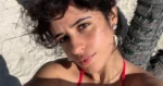 Zangeres Camila Cabello geniet in knalrode bikini: “Schoonheid!” (foto’s)